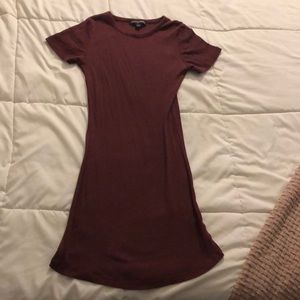 Midi maroon t-shirt style dress, body-fitting